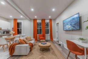 2 Bedroom Suite, Sleeps 8, Park on the Street Free,